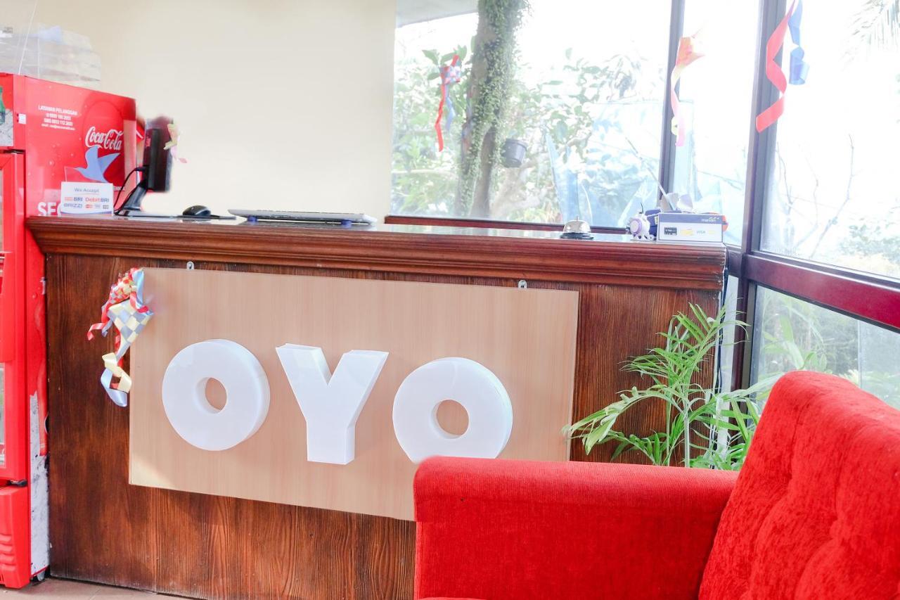 Oyo 803 Toetie Hotel Batu  Exteriör bild