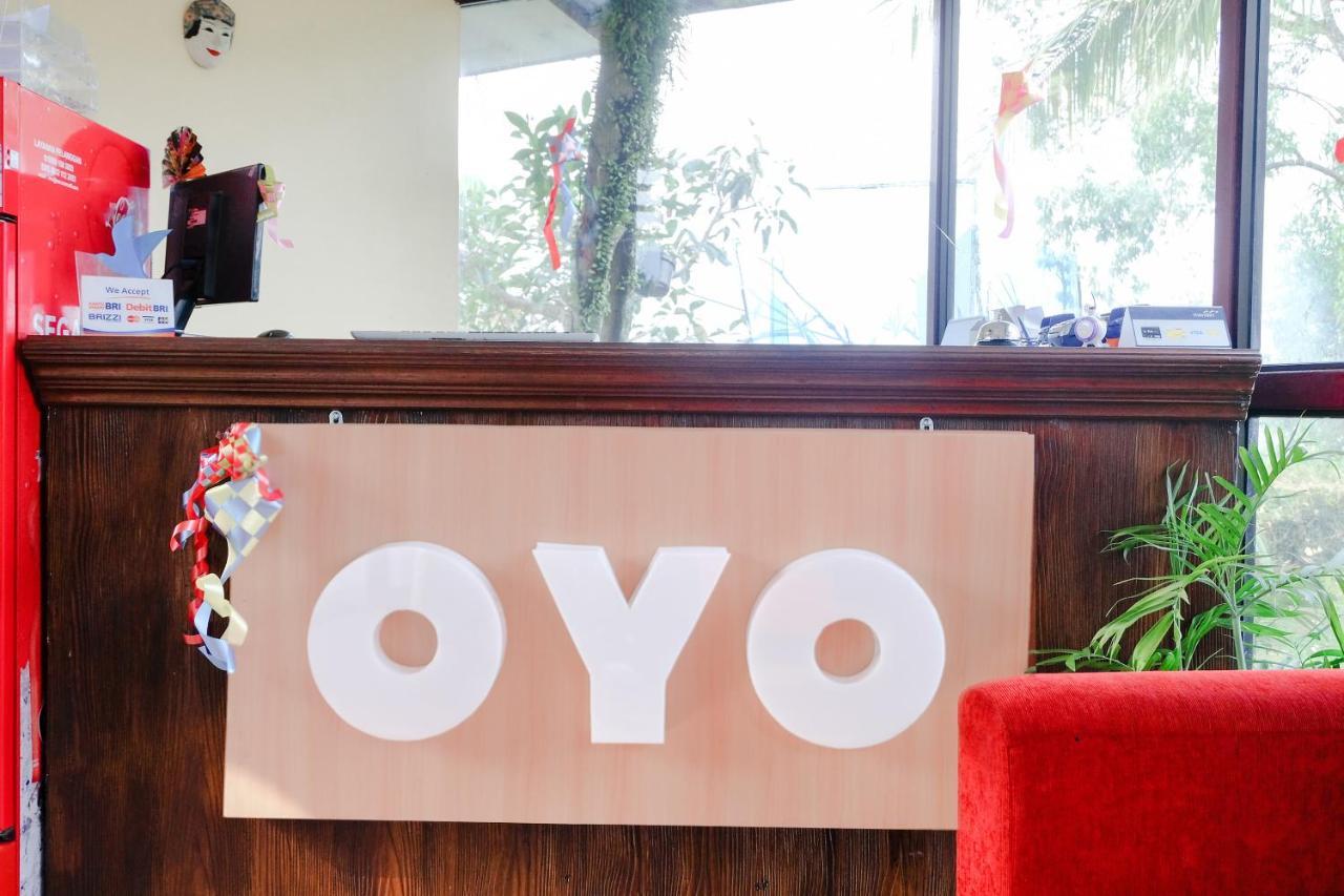 Oyo 803 Toetie Hotel Batu  Exteriör bild
